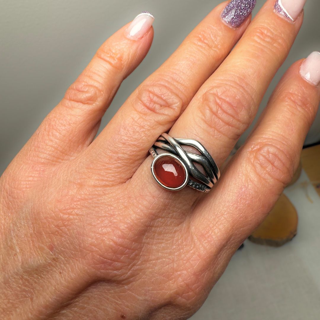 Bague Ajustable "Prema" en Grenat
