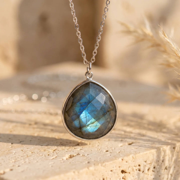 Pendentif "Protection Symbolique" en Labradorite