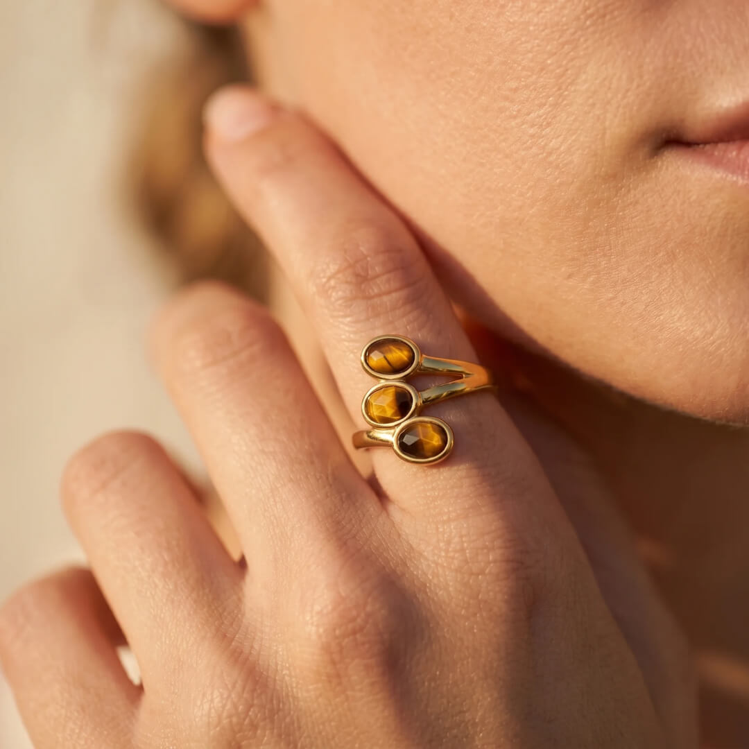 Bague “Triple Lumière” en Œil de Tigre