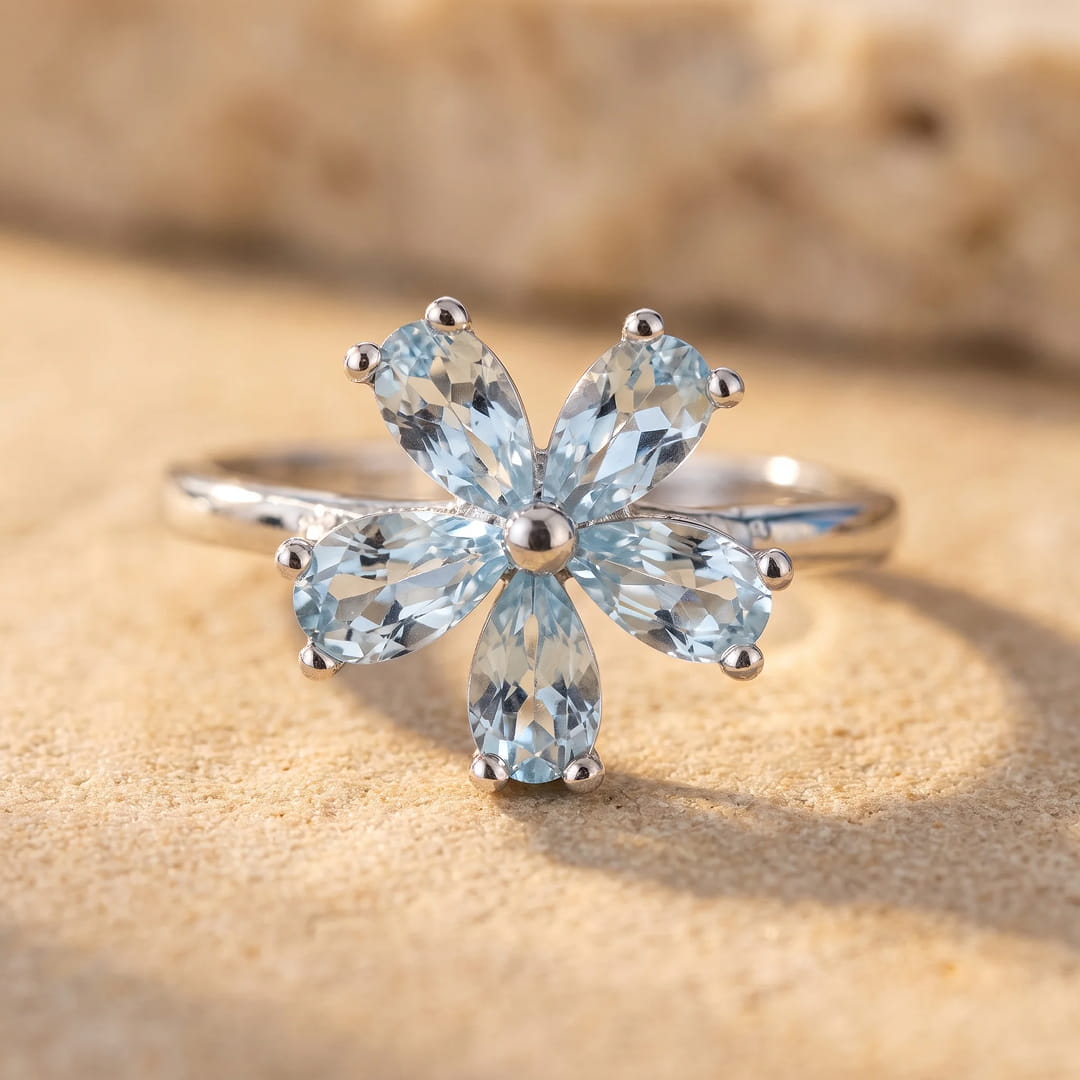Bague “Fleur de Lumière” en Topaze Bleue