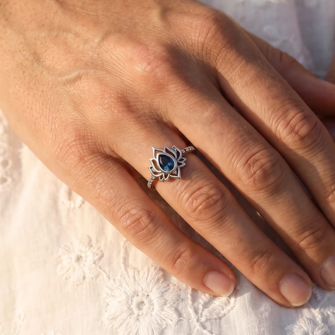 Bague Ajustable "Éveil de Lotus"