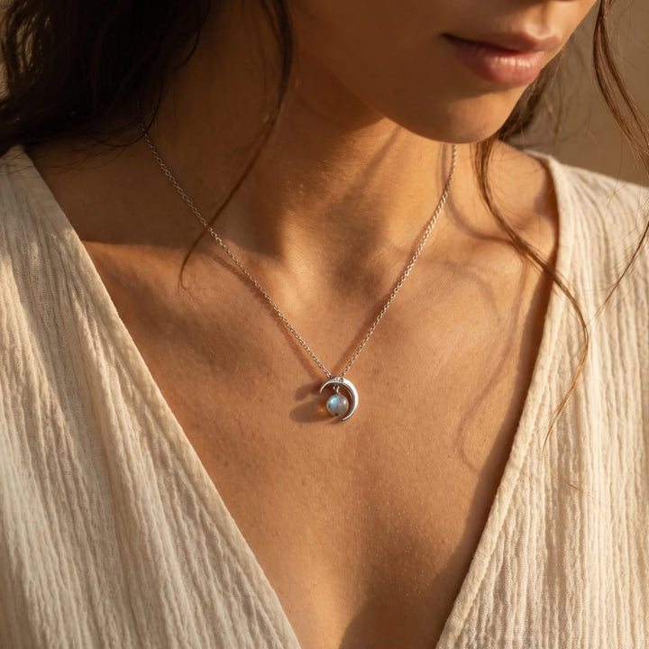 Pendentif "Lune Enchantée" en Labradorite