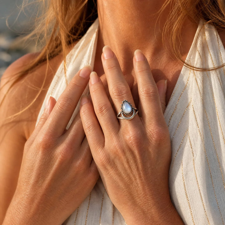 Bague "Lune Intuitive" en Pierre de Lune