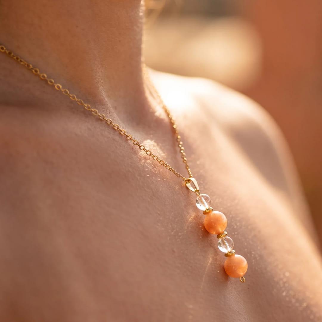 Pendentif "Aube Claire" en Pierre de Soleil et Cristal de Roche