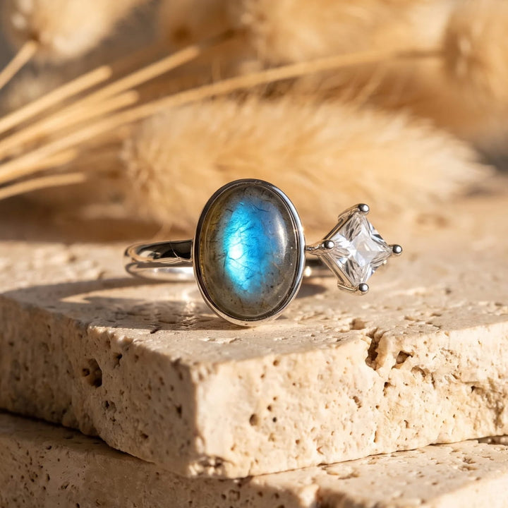 Bague "Élégance Intuitive" en Labradorite et Zircon