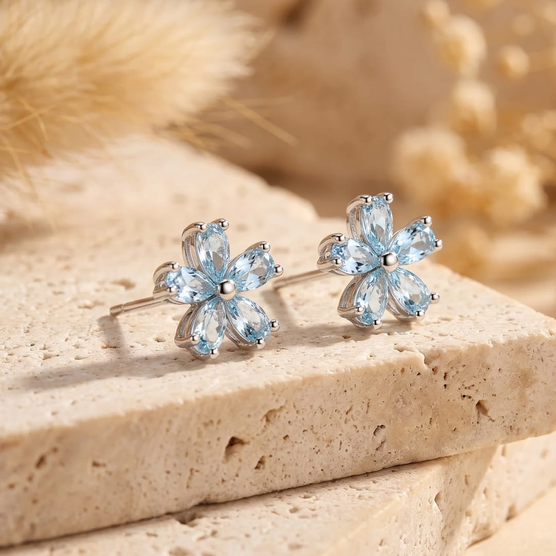 Boucles d’oreilles "Fleur de Sérénité" en Topaze Bleue