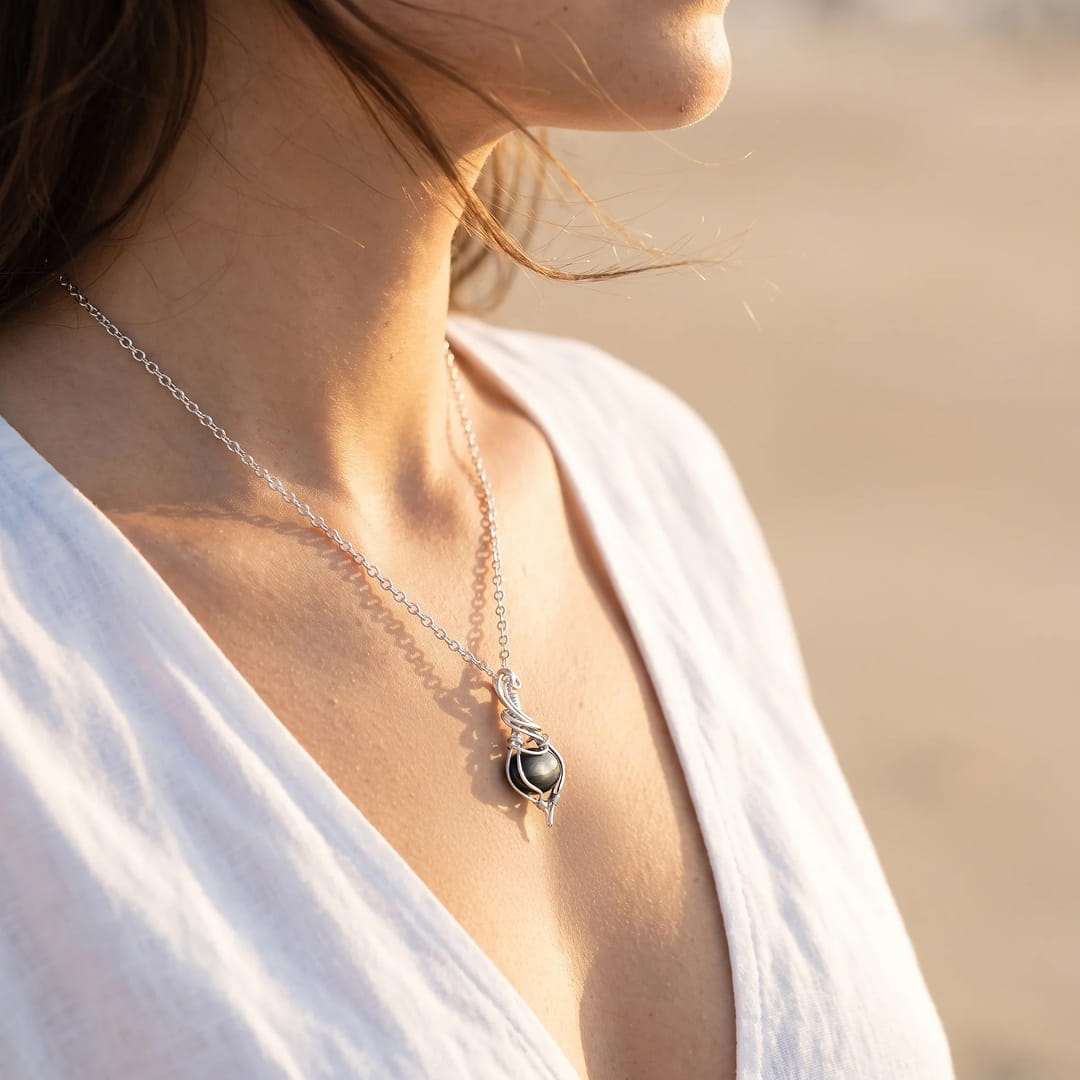 Pendentif « Sérénité Nocturne » en Obsidienne Argentée