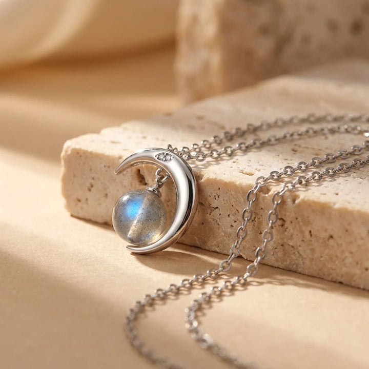 Pendentif "Lune Enchantée" en Labradorite