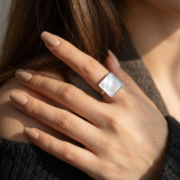 Bague Carré "Reflet de Nacre"