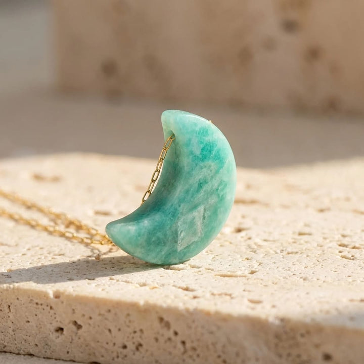 Pendentif Lune “Douceur Intérieure” en Amazonite