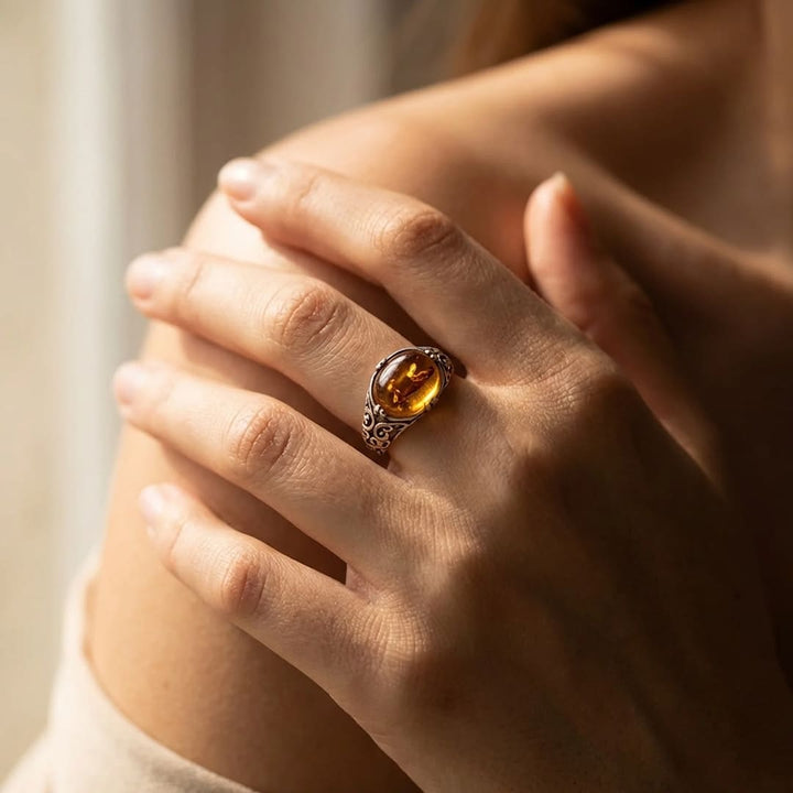 Bague Ajustable "Éclat Solaire" en Ambre