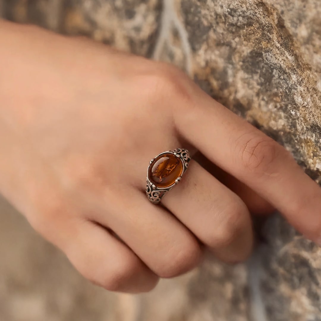 Bague Ajustable "Éclat Solaire" en Ambre