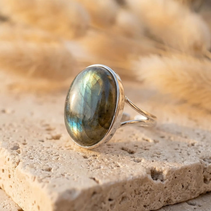 Bague Réglable “Reflets Boréaux” en Labradorite
