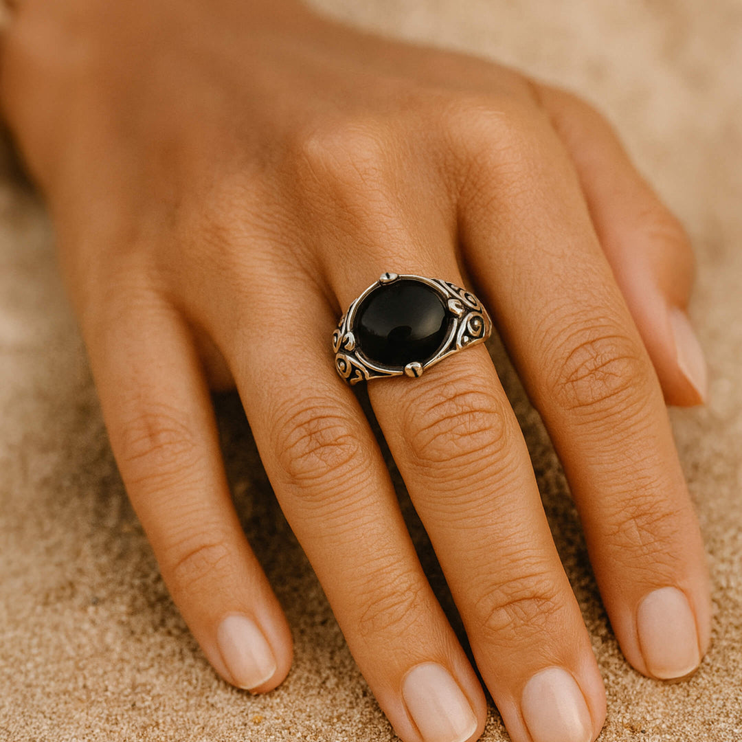 Bague "Sérénité Ancrée" en Agate Noire