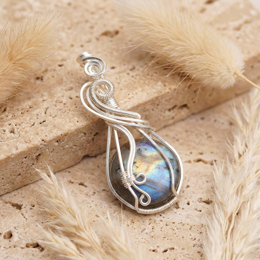 Pendentif "Oeil Céleste" en Labradorite