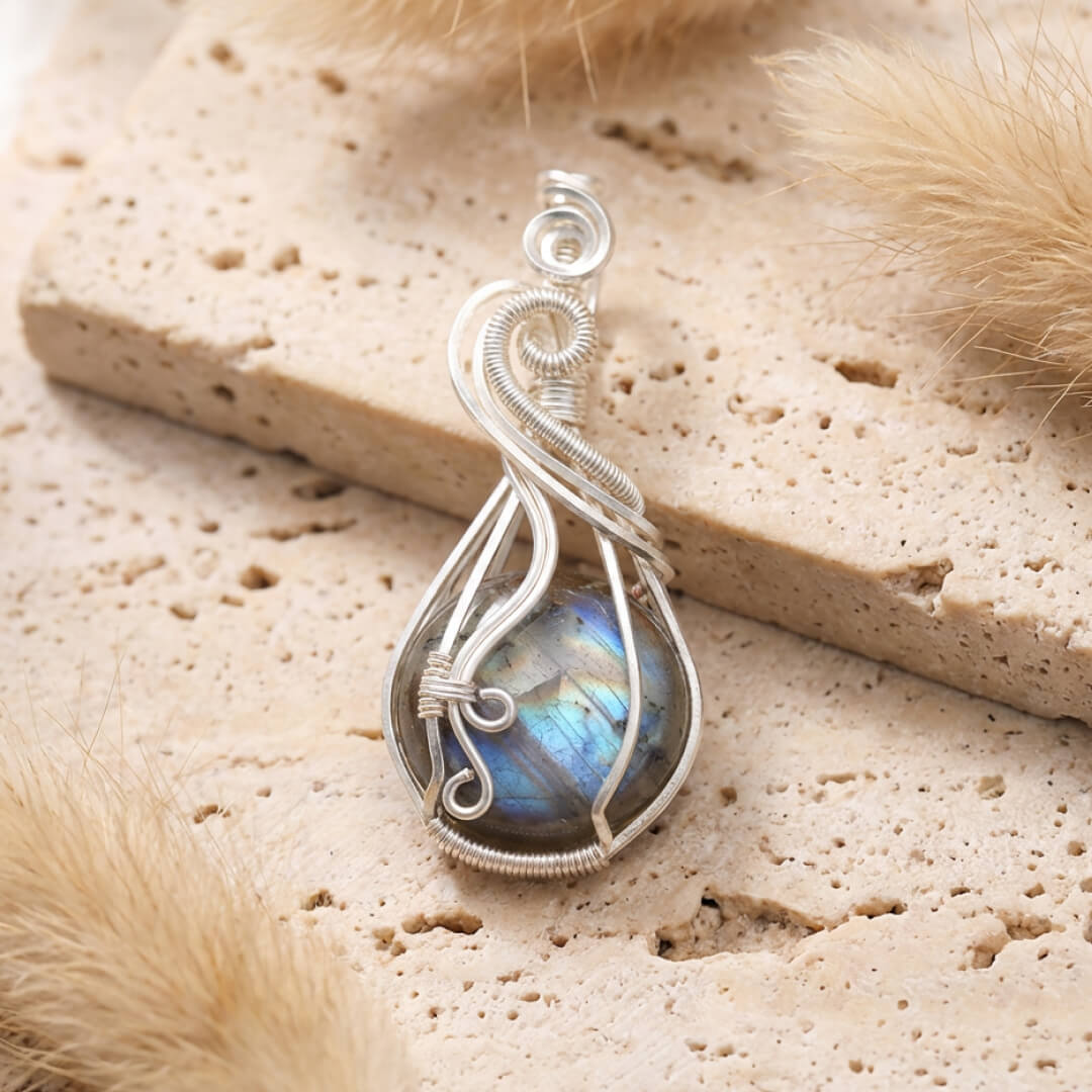 Pendentif "Oeil Céleste" en Labradorite