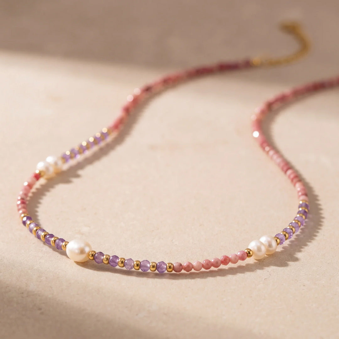 Collier "Éclat de Sérénité" en Rhodonite, Améthyste & Perles de Culture d'Eau Douce