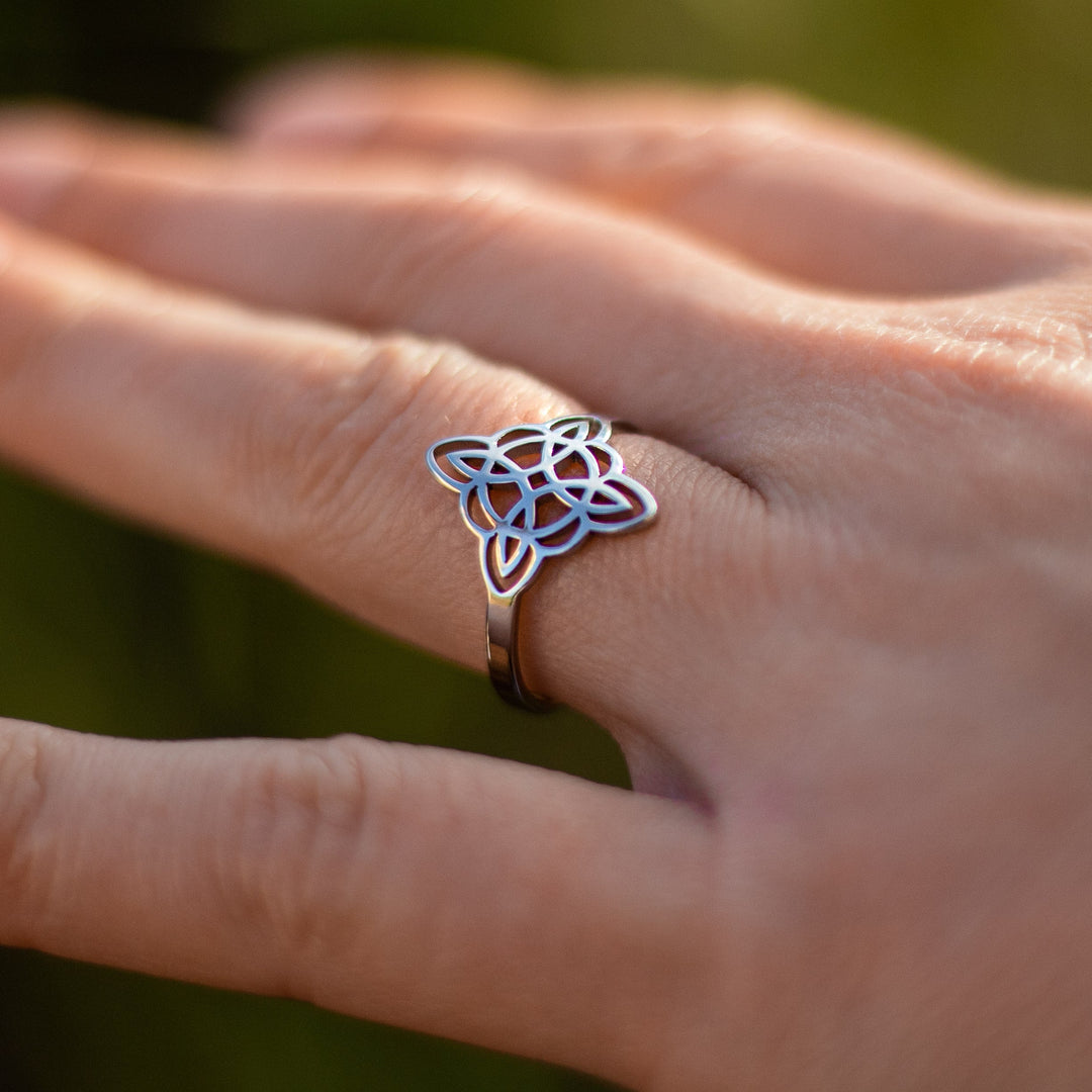 Bague Ajustable "Symbole de Protection" - Noeud de Sorcière