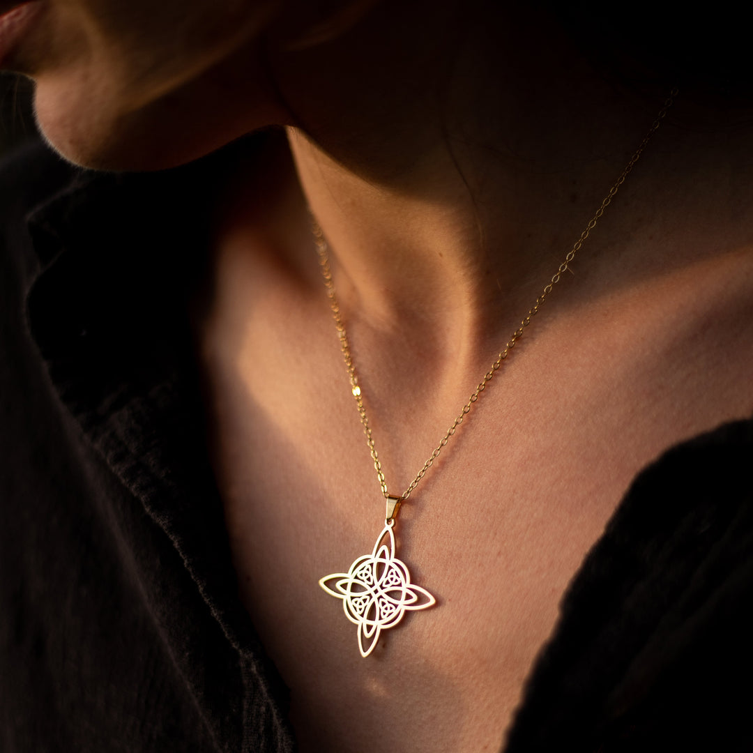 Pendentif "Protection Éternelle" en Nœud de Sorcière