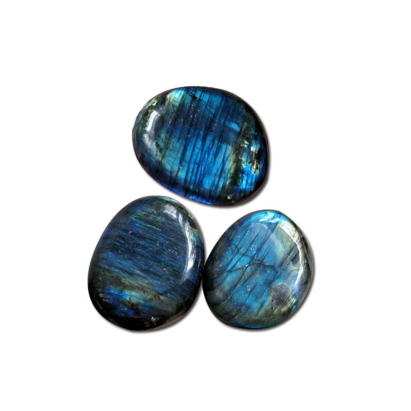 Galet en Labradorite – Symbole de Protection
