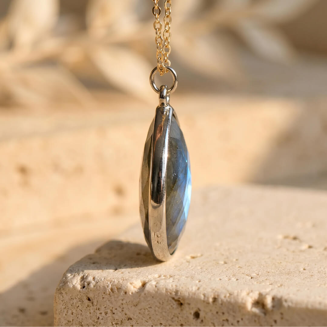 Pendentif "Protection Symbolique" en Labradorite