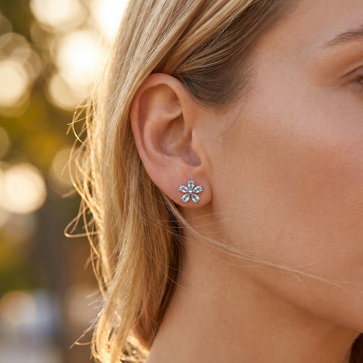 Boucles d’oreilles "Fleur de Sérénité" en Topaze Bleue