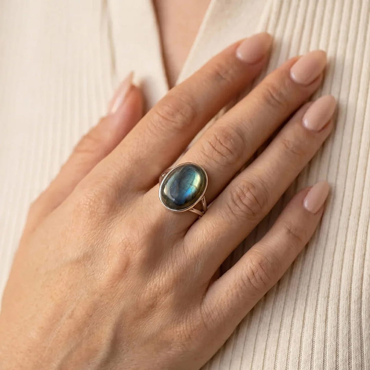 Bague Réglable “Reflets Boréaux” en Labradorite